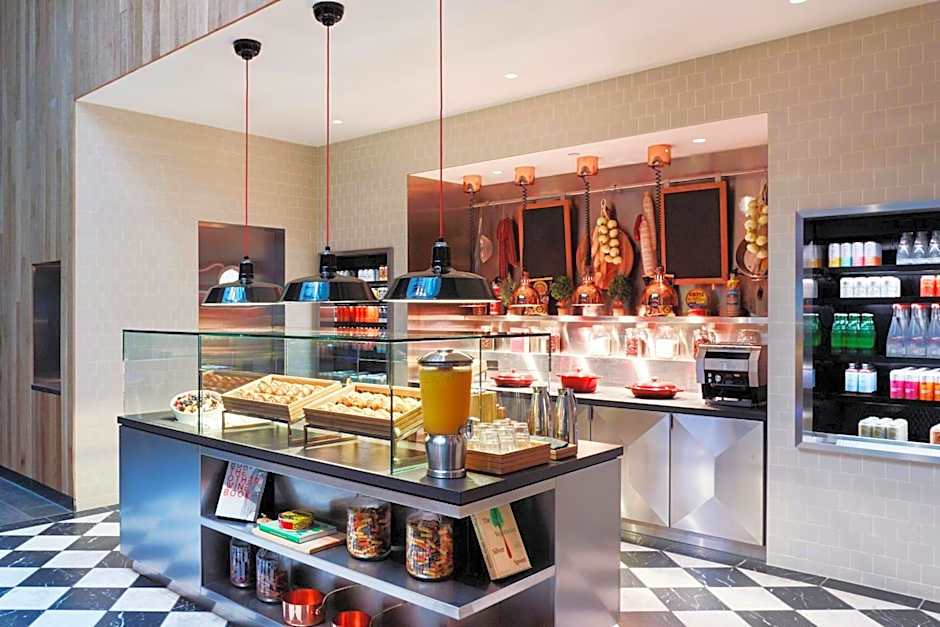 citizenM Los Angeles Downtown