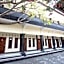 OYO Life 93155 Wisma Sarah