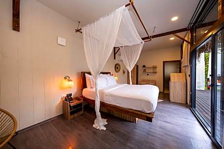 Deluxe Double Room with Balcony and Sea View