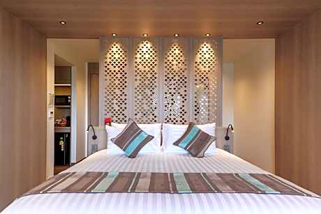 Jacuzzi Suite Queen New Building