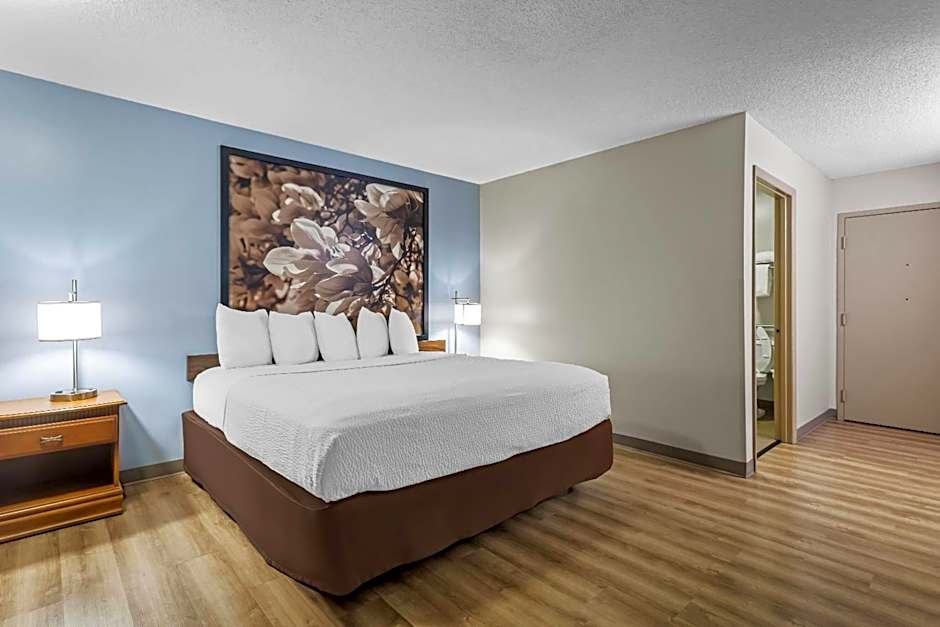 Super 8 by Wyndham Valdosta/Conf Center Area