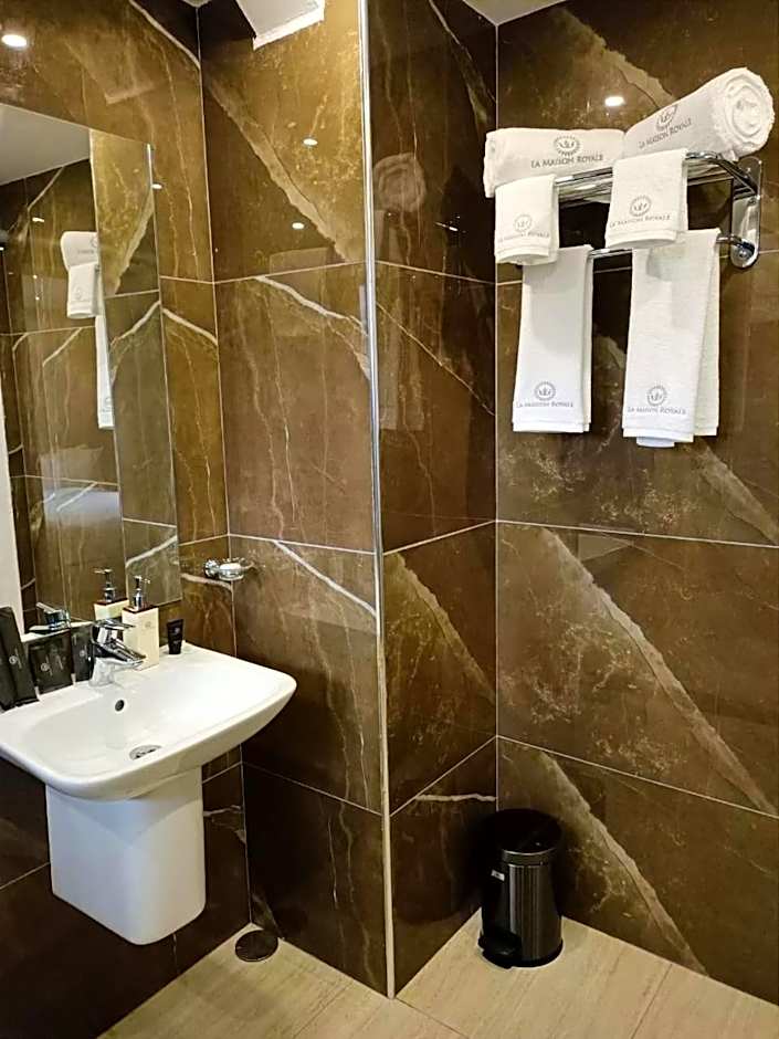 La Maison Royale South C