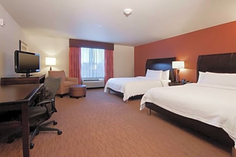 2 Queen Mobility/Hearing Accessible Ri Shwr