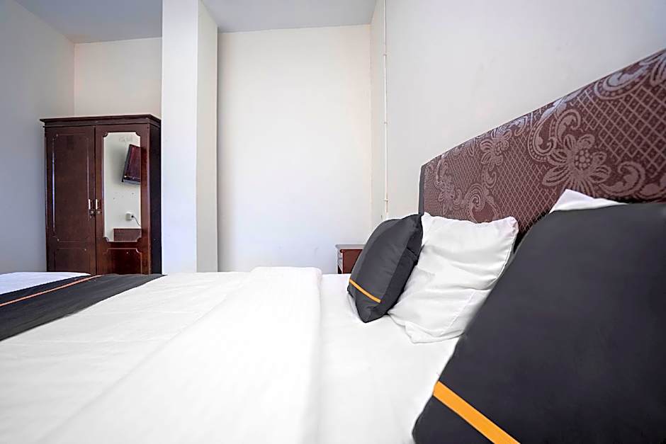 OYO 2695 D'es Guest House