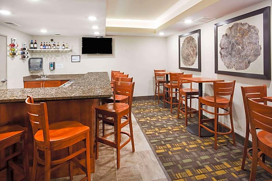 AmericInn by Wyndham DeWitt