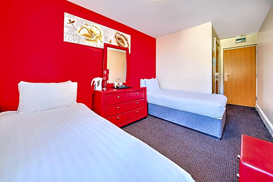 GO2 Gloucester Hotel by OYO