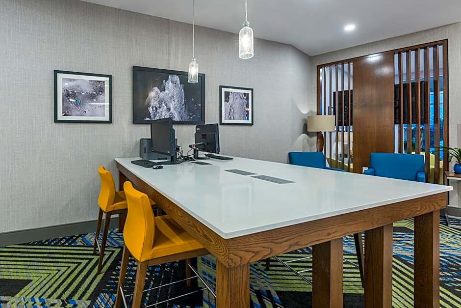 Holiday Inn Express and Suites Moncton North By IHG