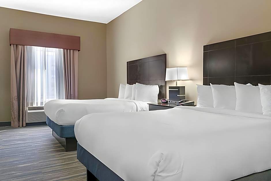 Photo 1 of 7 of 1 Queen Bed, Accessible