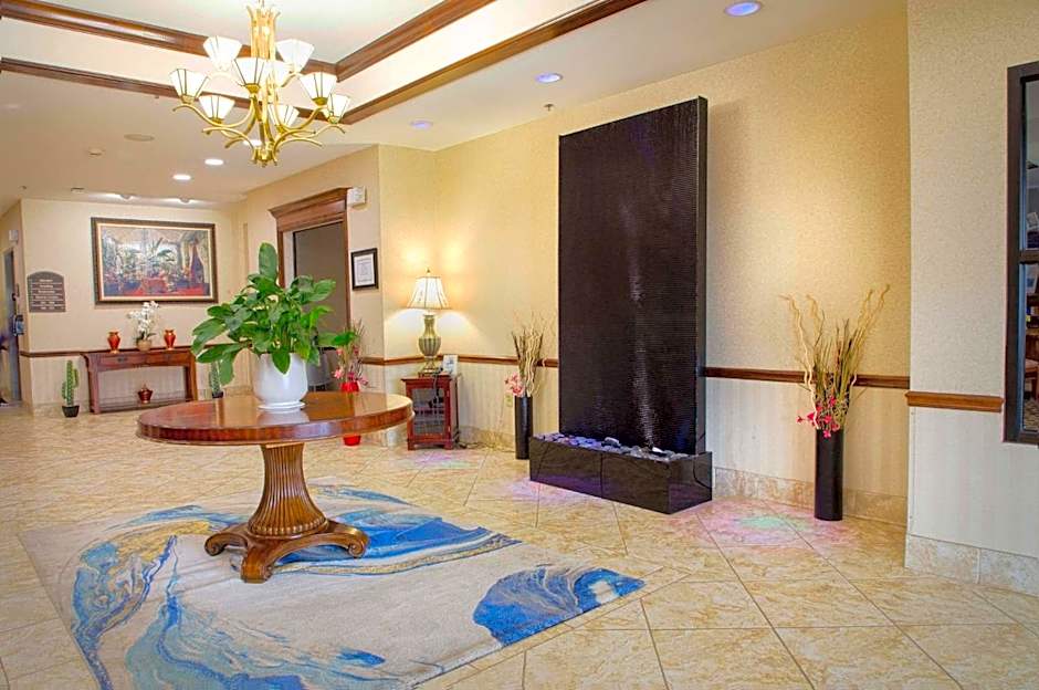 Holiday Inn Express Hotel & Suites Center By IHG