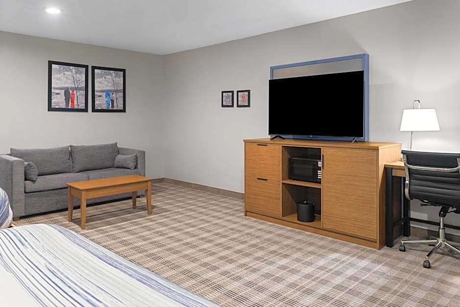 AmericInn by Wyndham Marshfield
