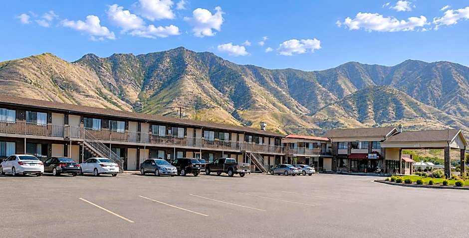 Days Inn by Wyndham Lake Point