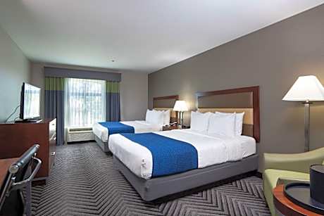 Queen Room with Two Queen Beds and Mobility Accessible Tub - Non-Smoking