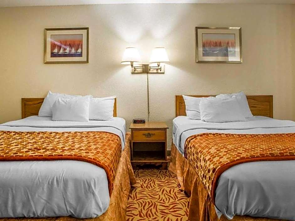 Econo Lodge Inn & Suites Stevens Point