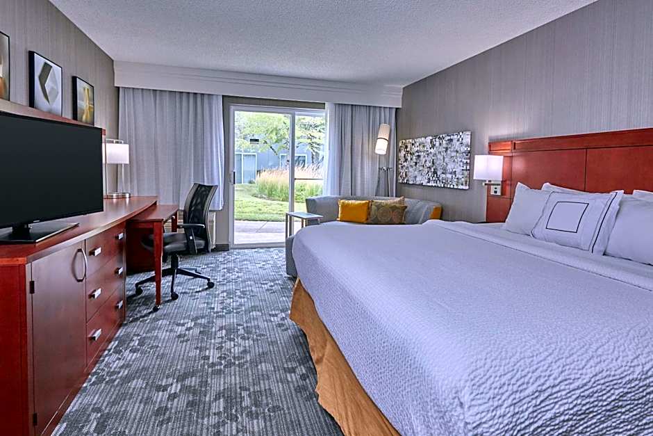 Photo 1 of 5 of Junior 1 King Bed Suite