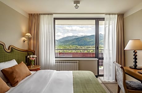 Deluxe Twin Room with Mountain View
