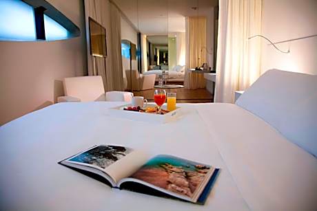 Junior King Suite with City View