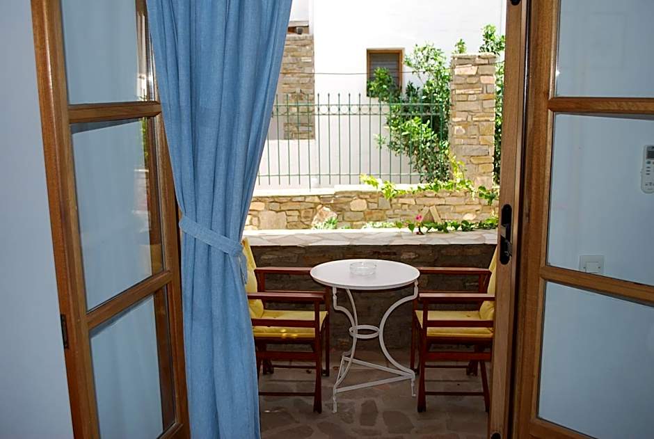 Siroco's Rooms And Studios