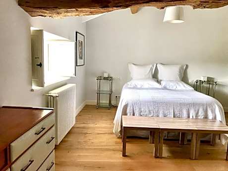Deluxe Queen Suite