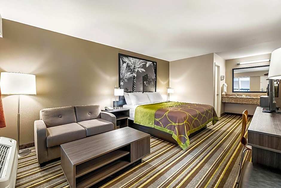 Super 8 by Wyndham Riviera Beach West Palm Beach