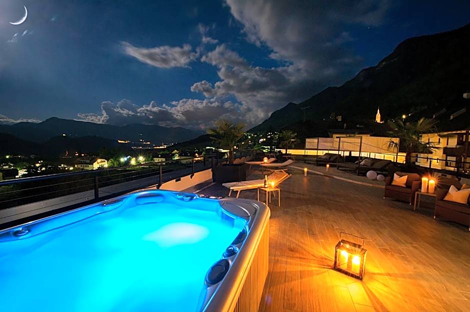 Haus Gregori Modern & Central Stay in Vineyard with Rooftop & Served Breakfast