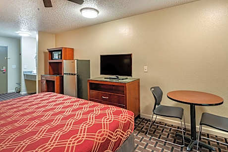 1 King Bed Efficiency Nonsmoking