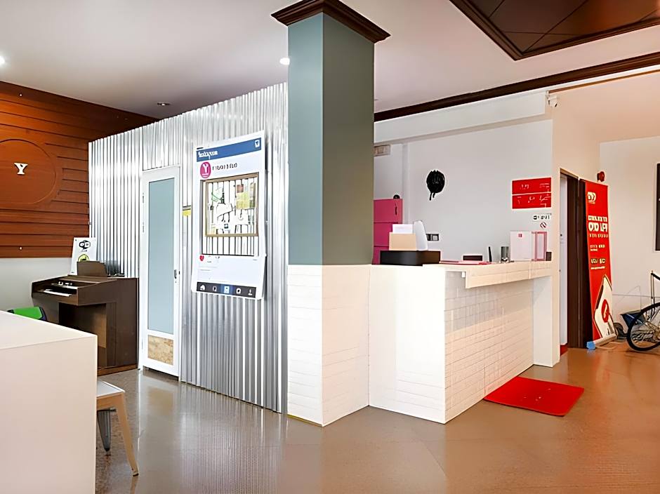 Y Hotel