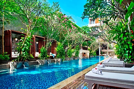 Jambuluwuk Oceano Seminyak Hotel