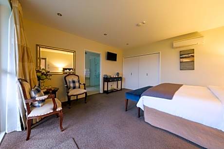 Deluxe King Suite