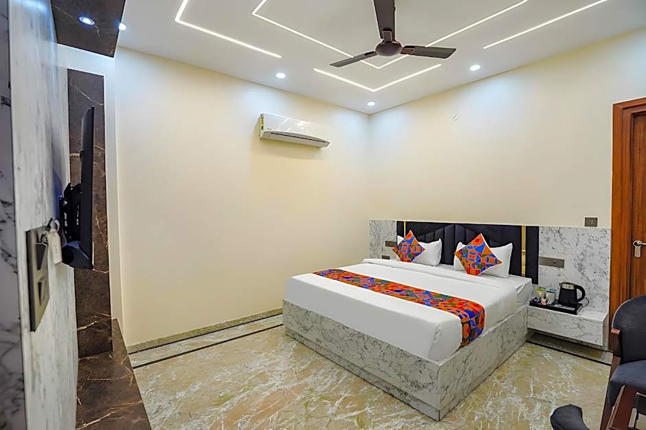 The Grand Mansion Hotel