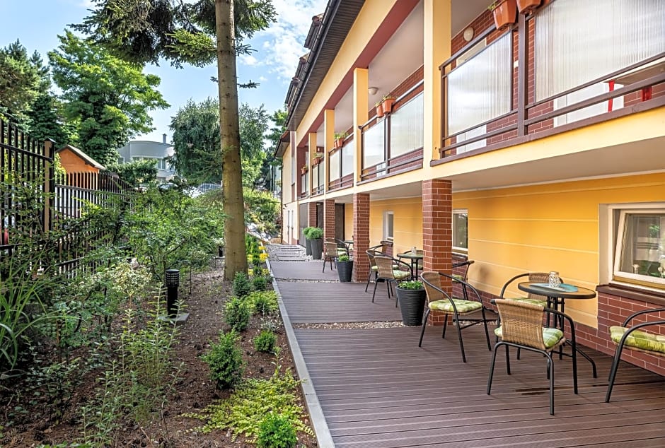 Pokoje Go¿cinne Namiastka