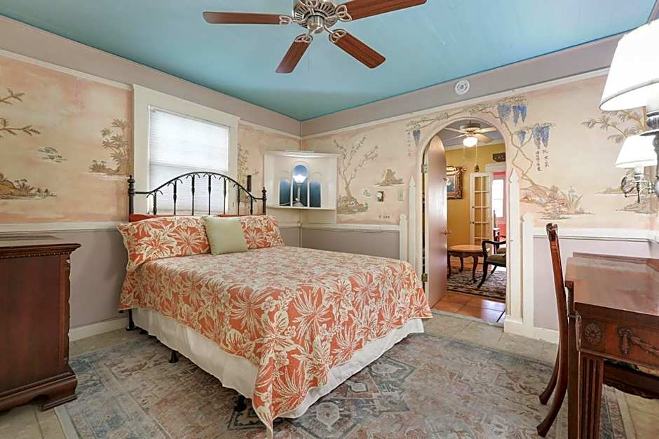 Historic Inn in the Marigny, blocks to French Quarter