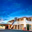 Upper Lake Inn & Suites