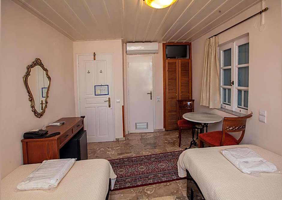 Byron Traditional Hotel