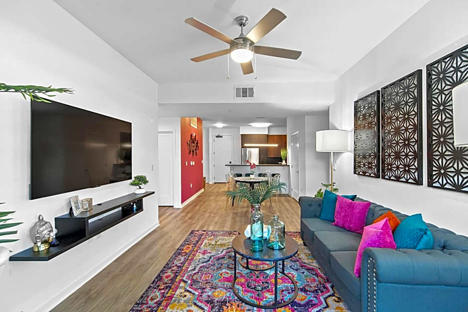 Fairfax District Chic City Oasis 2 BR Apt with Den 136