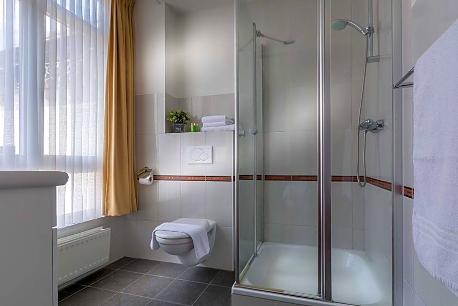Photo 1 of 2 of Triple Room