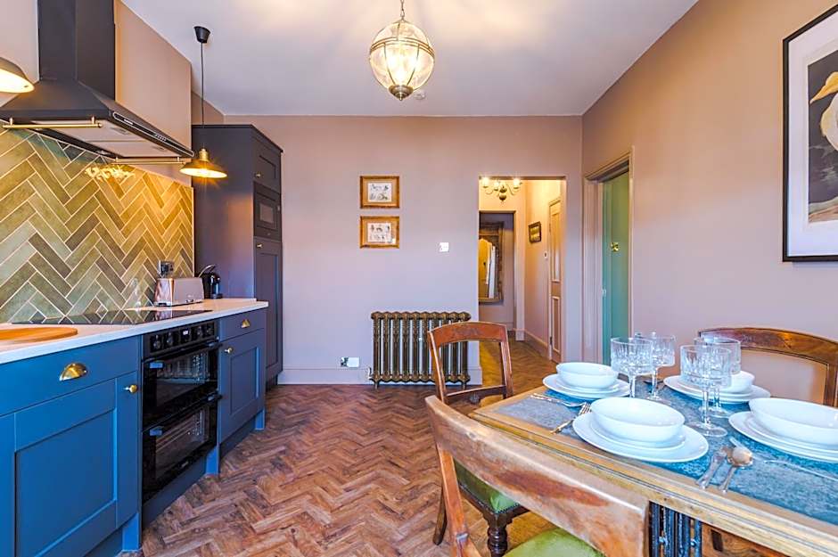 Russell Court by Orenda-Luxe