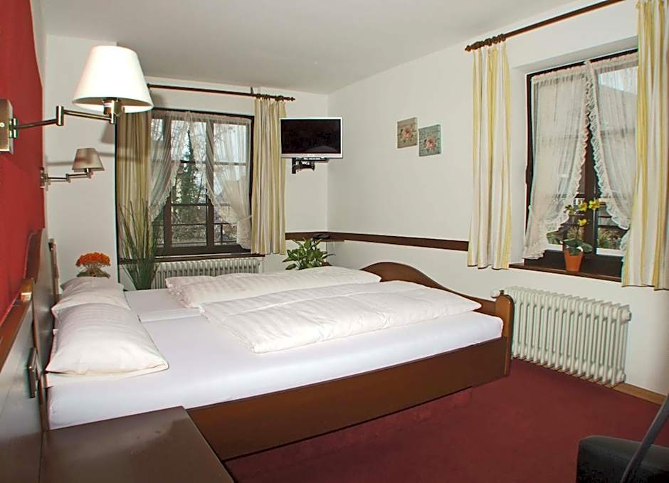 Photo 1 of 10 of Double Room