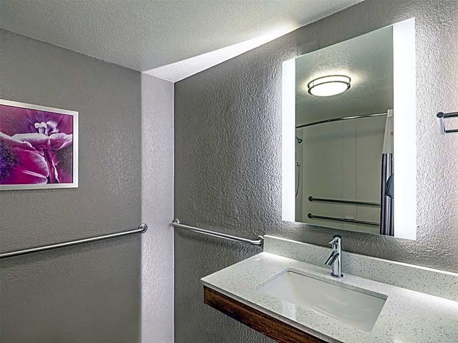 La Quinta Inn & Suites by Wyndham Austin Airport