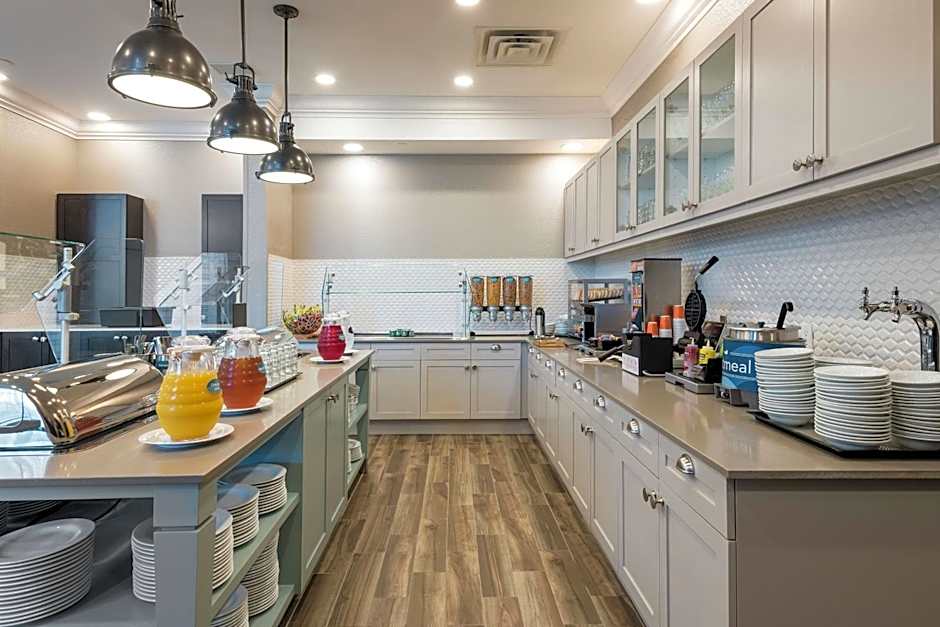 Homewood Suites by Hilton Ottawa Airport