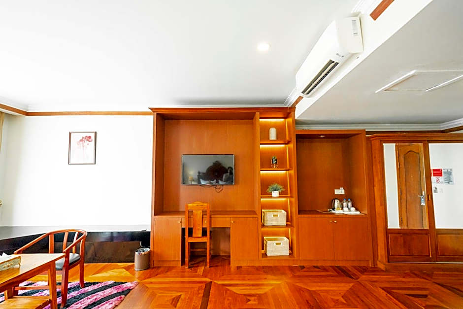 Pursat Riverside Hotel & Spa