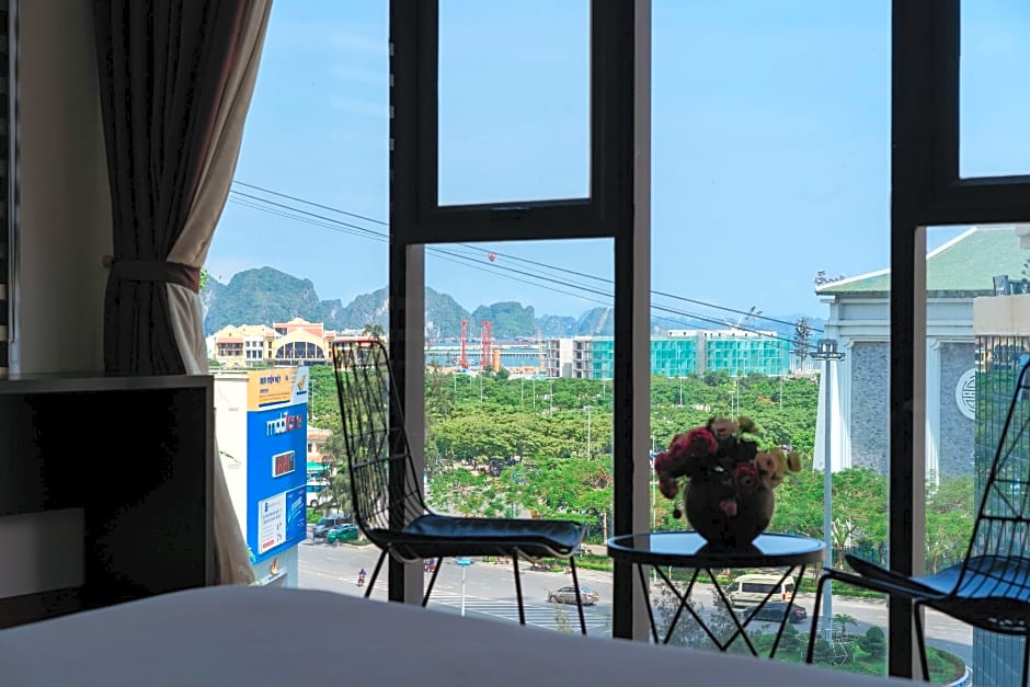 Ivy Hotel Ha Long
