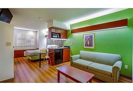 1 Queen Bed | Non-Smoking, Micfridge