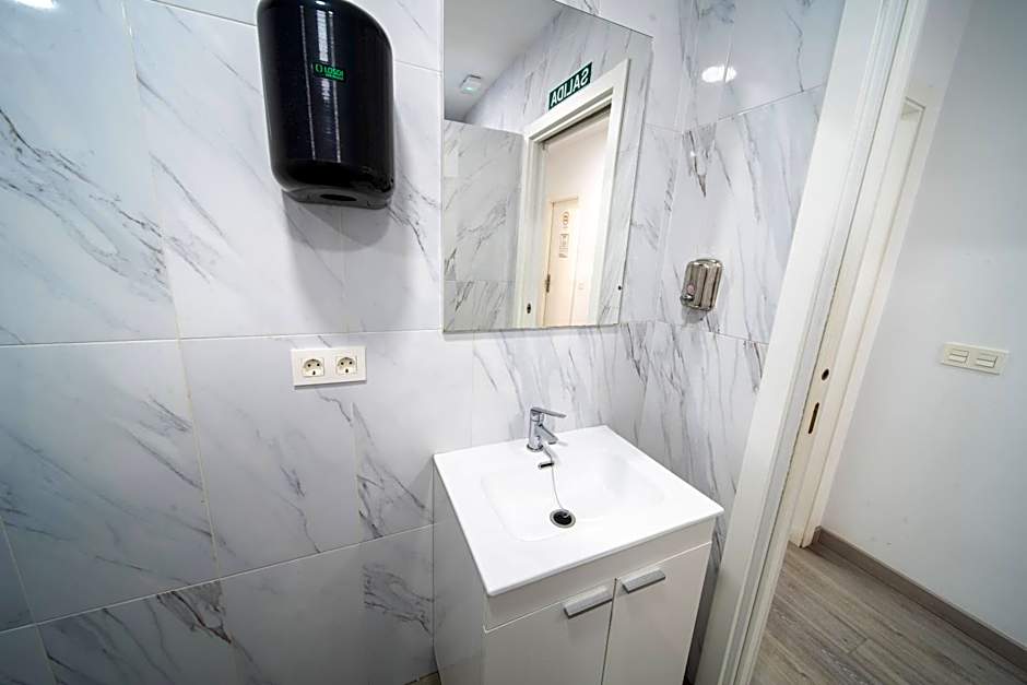 Be Happy Hostel - Albergue en el centro de Nerja