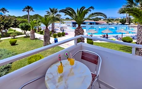 APARTMENT POOL VIEW