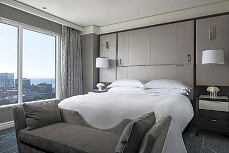 1 Bedroom Junior Suite, 1 King, Sofa bed, Lake view