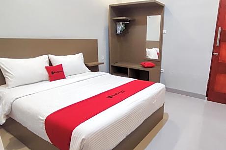 RedDoorz Syariah @ Djaya Guest House Padang