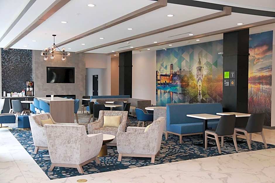 LaQuinta Suites by Wyndham South Bend Notre Dame Area