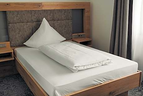 Single Room (with Air Conditioning)