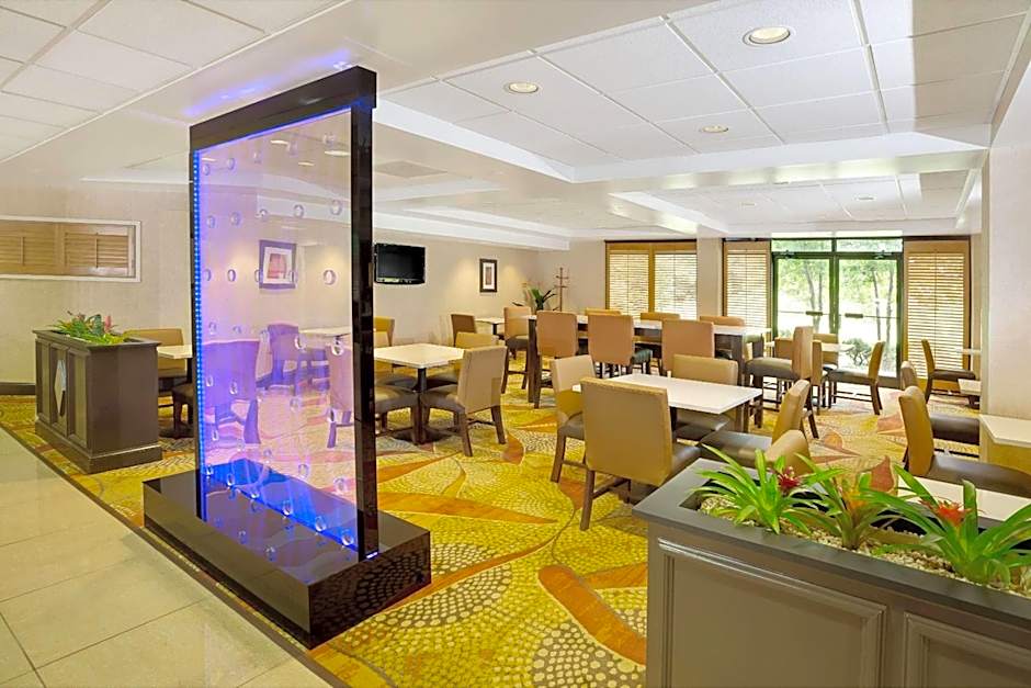 Wingate by Wyndham Raleigh Durham / Airport