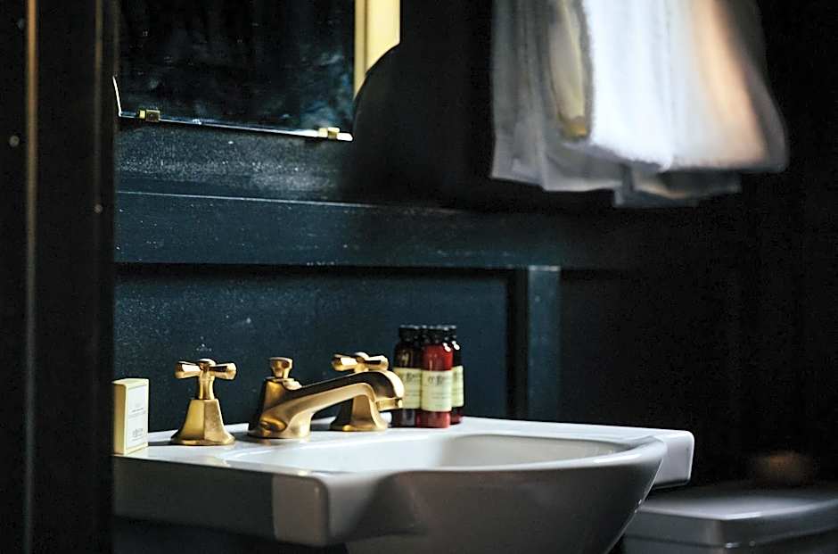 Brentwood Hotel